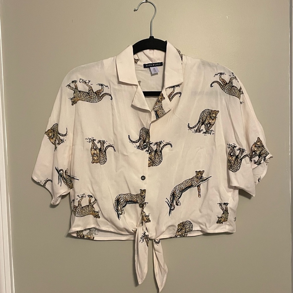 Cheetah short sleeve button down | size XS